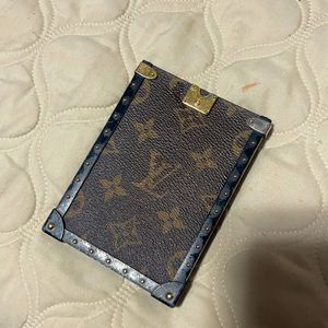 Louis Vuitton 8 plus phone case